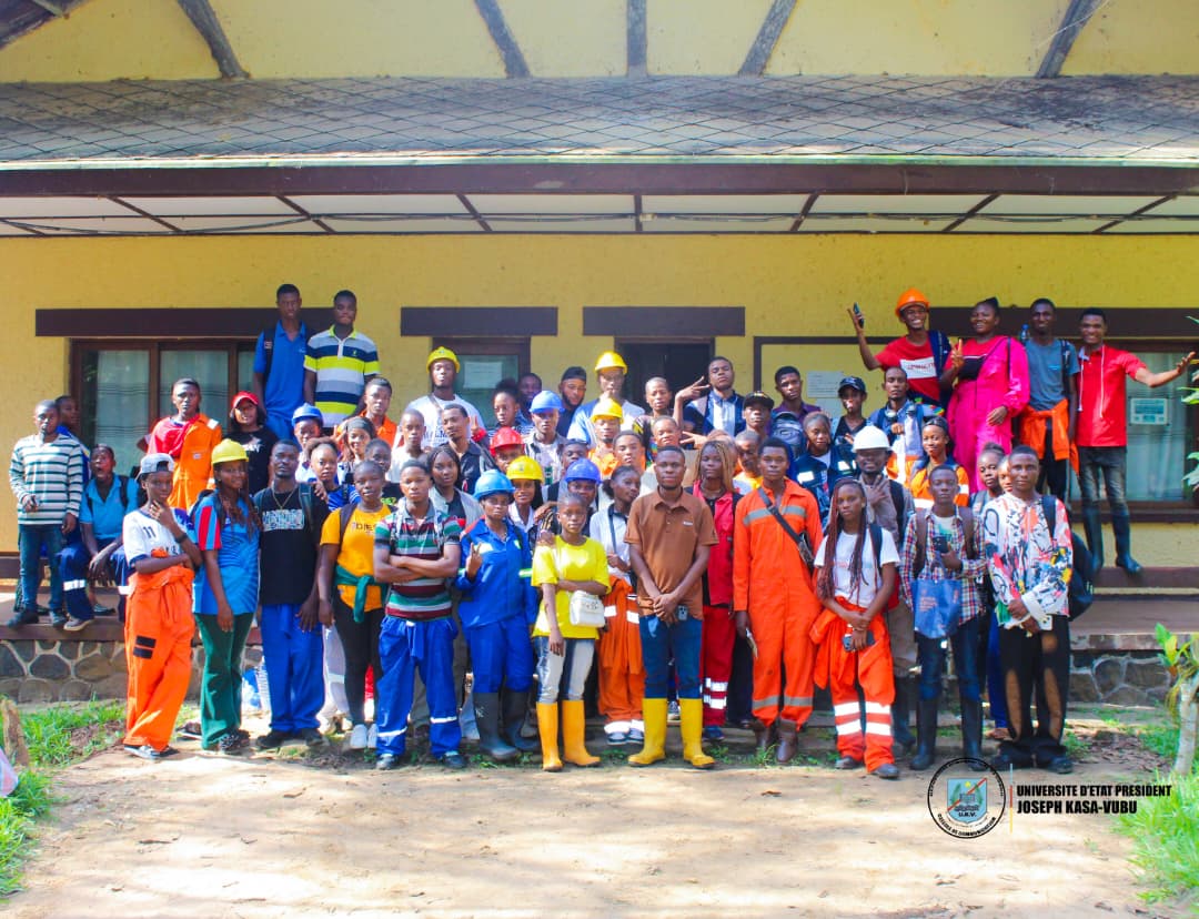 Apprentissage pratique en bioclimatologie : descente des étudiants de L1 Agronomie à la Réserve de Biosphère de Luki